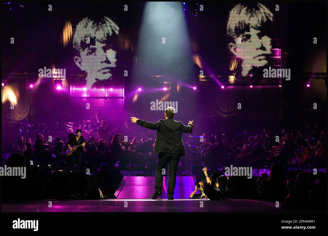 Jim Kerr des esprits simples en concert dans le Gelredome pendant la nuit des Proms. Arnhem -Hollande 2008 vvbvanbree fotografie Banque D'Images