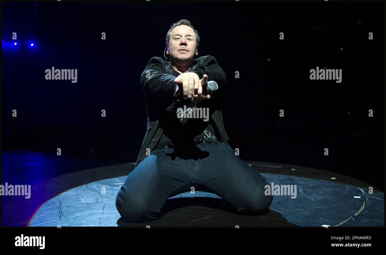 Jim Kerr des esprits simples en concert dans le Gelredome pendant la nuit des Proms. Arnhem -Hollande 2008 vvbvanbree fotografie Banque D'Images