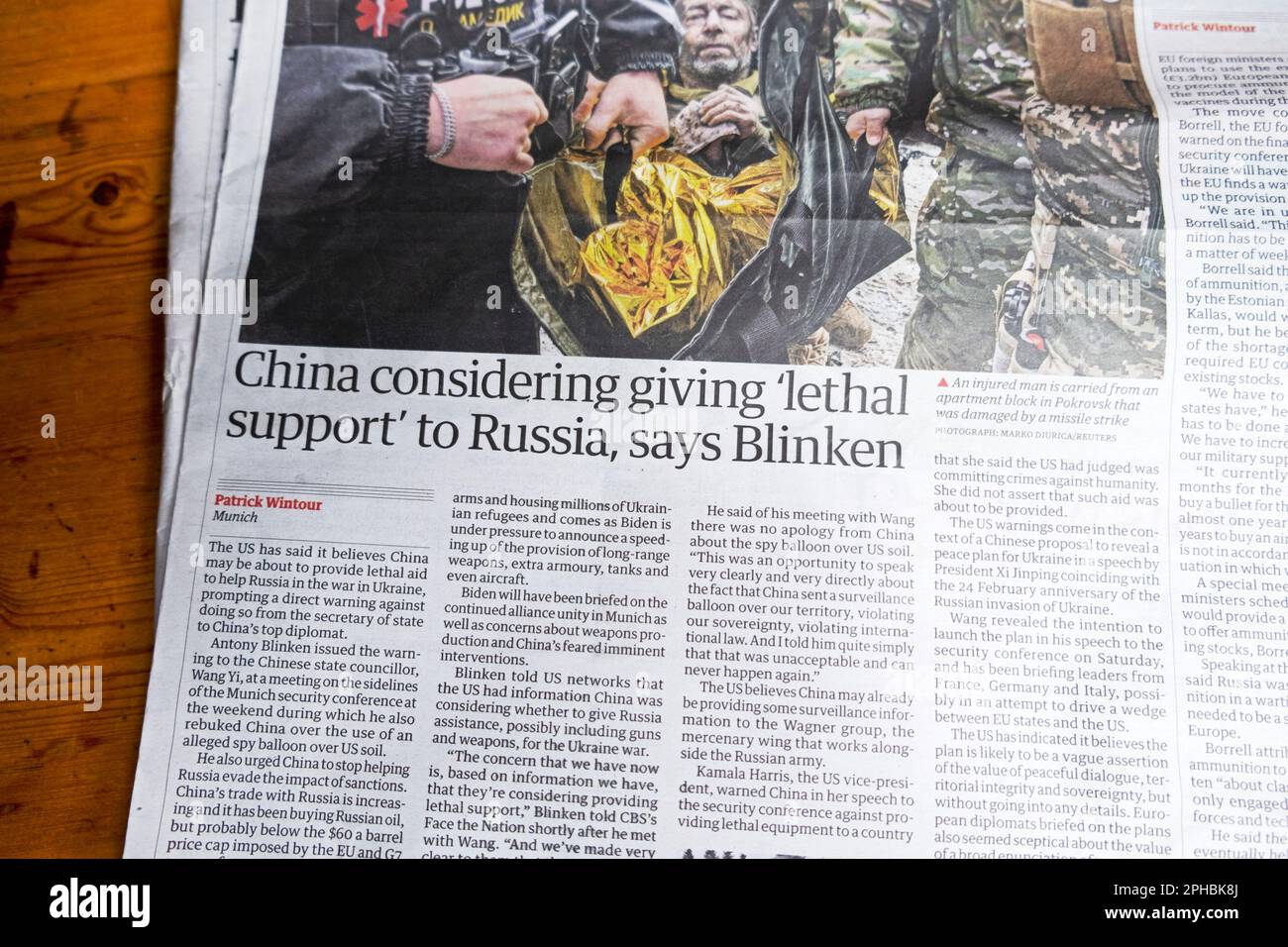 "La Chine envisage de donner un "soutien létal" à la Russie, dit Blinken" Guardian titre Ukraine article de guerre 20 février 2023 Londres Royaume-Uni Grande-Bretagne Banque D'Images