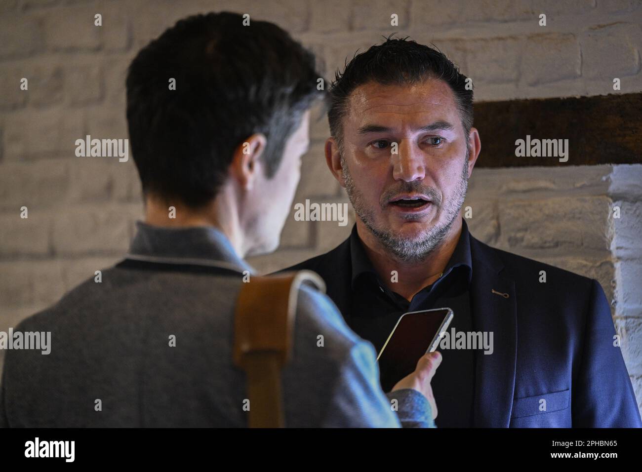 Grimbergen, Belgique. 27th mars 2023. Carl Hoefkens photographié lors d'une cérémonie pour le prix Raymond Goethals pour l'entraîneur dont le style était le plus proche du style Goethals, lundi 27 mars 2023, à Grimbergen. BELGA PHOTO LAURIE DIEFFEMBACQ crédit: Belga News Agency/Alay Live News Banque D'Images