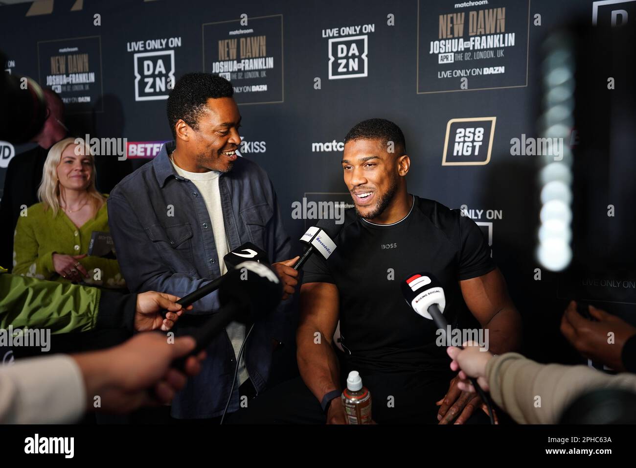 Anthony Joshua arrive pour la fête de lancement à Battersea Power Station, Londres. Date de la photo: Lundi 27 mars 2023. Banque D'Images