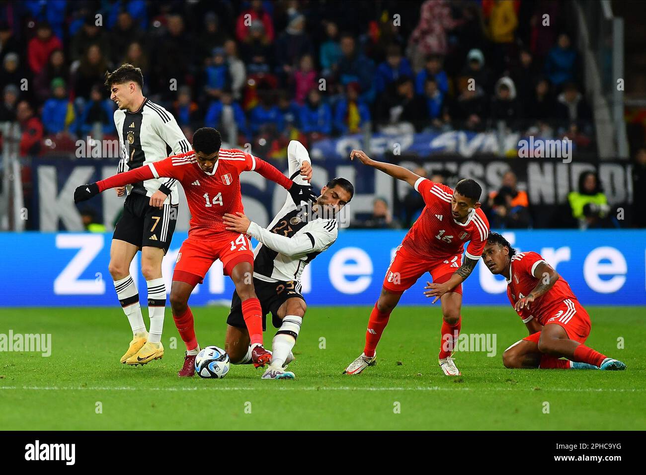 MAYENCE, ALLEMAGNE - 25.03.23: Le match de football entre l'Allemagne et le Pérou à MEWA Arena Banque D'Images