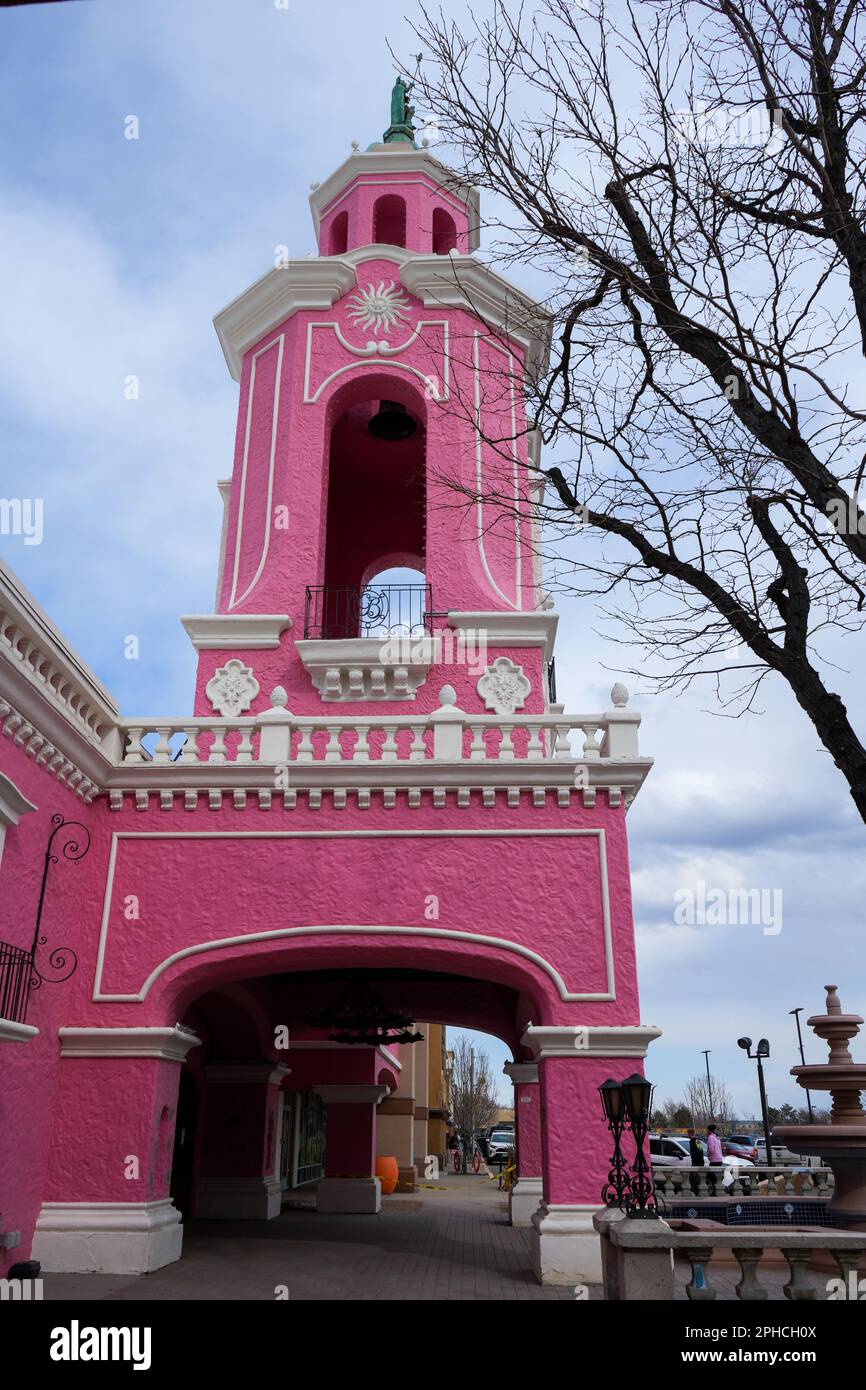 Lakewood, Colorado, États-Unis - 3.26.2023: Restaurant mexicain Casa Bonita. Cet emplacement a été construit en 1973, il est prévu de rouvrir 23 mai 2023 Banque D'Images