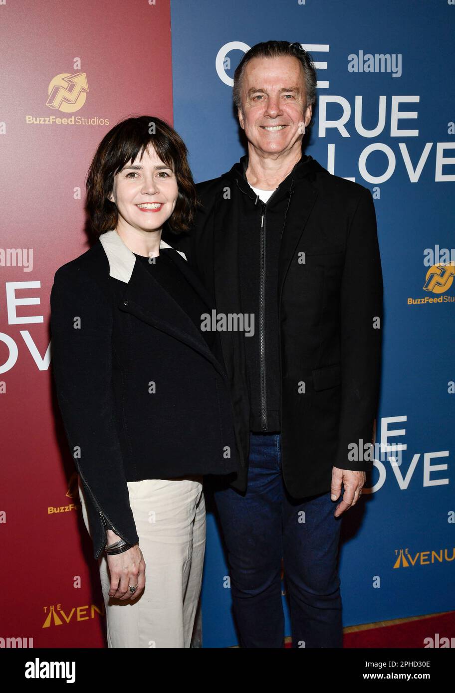Michael O'Keefe, right, and wife Emily Donahoe attend the premiere of "One True Loves" at The Whitby Hotel on Monday, March 27, 2023, in New York. (Photo by Evan Agostini/Invision/AP) Banque D'Images