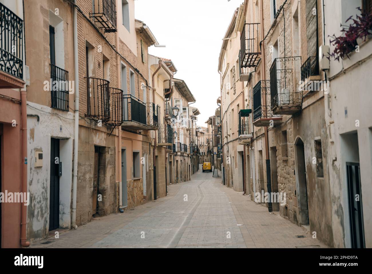 LOS ARCOS, NAVARRE, ESPAGNE - mai 2022 un village de French Way (Camino Frances) à Saint-Jacques-de-Compostelle. Photo de haute qualité Banque D'Images