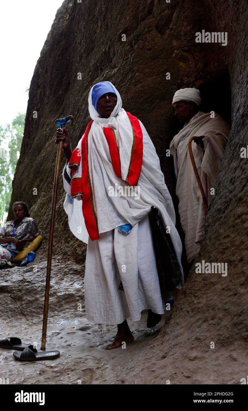 Pèlerins éthiopiens visitant Lalibela pendant la semaine de Pâques. Lalibela, Éthiopie. Banque D'Images