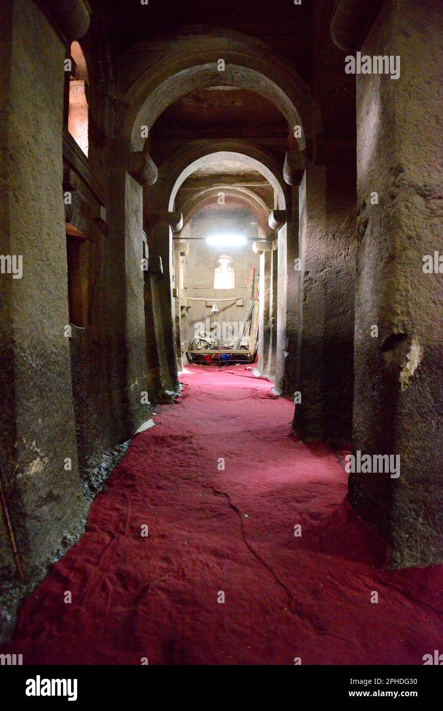 L'intérieur de l'église de Bete Maryam pendant le festival de la semaine de Pâques. Lalibea, Éthiopie. Banque D'Images