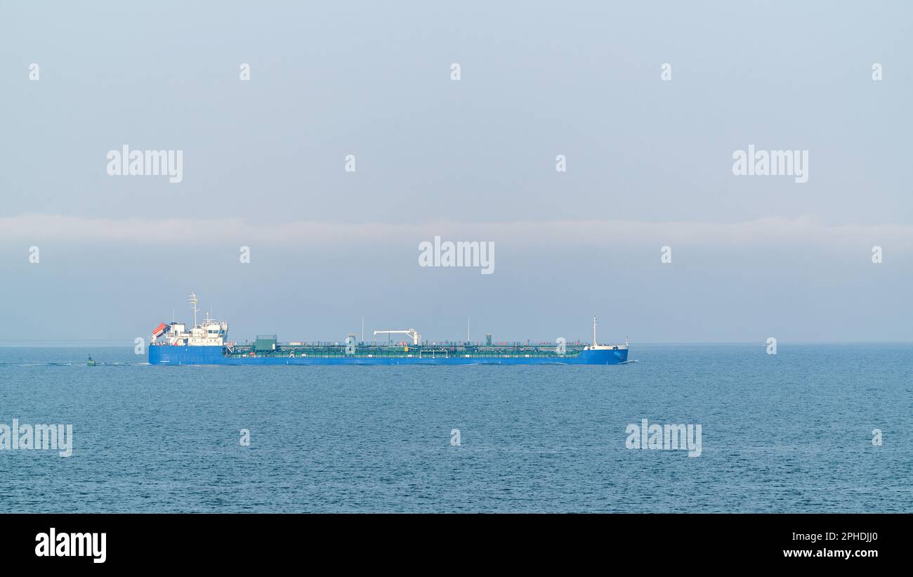 Grand pétrolier en haute mer Banque D'Images