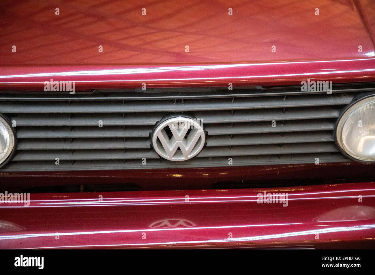 Bordeaux , Aquitaine France - 03 10 2023 : Volkswagen Golf 1 car logo lapin marque et texte signe rouge jeune oldtimer allemand convertible karmann Banque D'Images