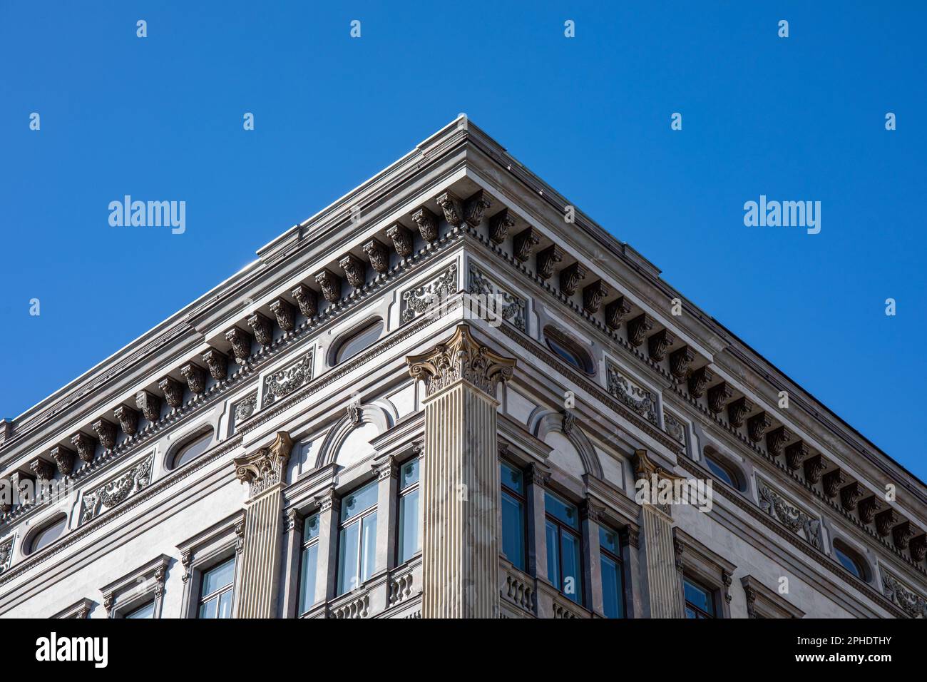 Décorations néo-Renaissance sur le bâtiment Wreden talo ou Wrede à Pohjoisesplanadi 35 dans le district de Kluuvi à Helsinki, en Finlande Banque D'Images