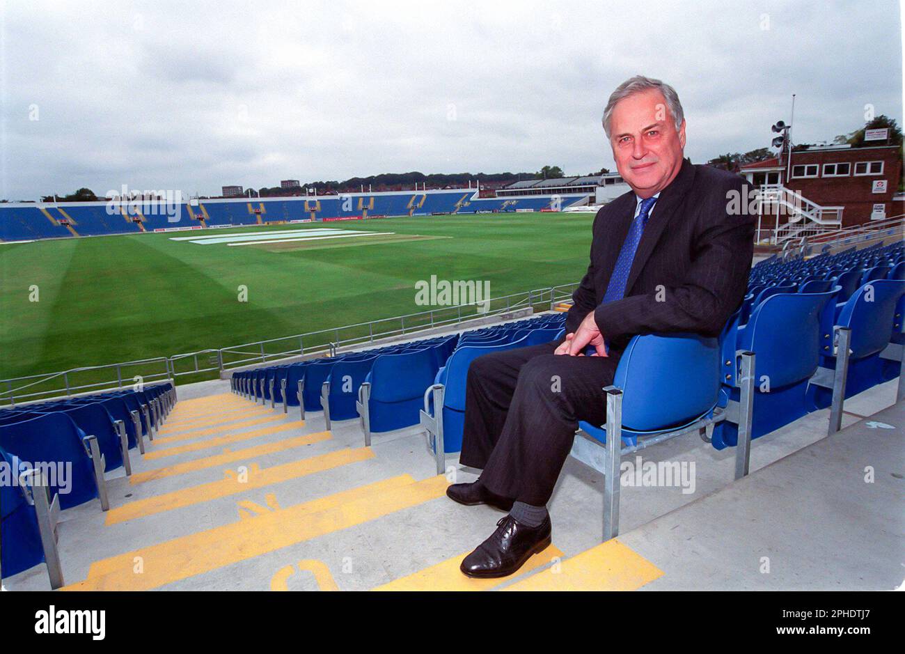 FICHIER PICS. Photo de Simon Wilkinson/SWpix.com - 15/09/2002 - Cricket - terrain de cricket de Headingley, Leeds, Angleterre - Robin Smith du Yorkshire. Banque D'Images