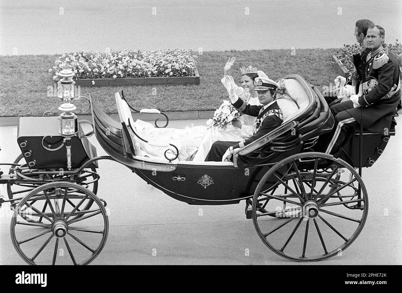 Mariage de Carl XVI Gustaf et Silvia Sommerlath. Carl XVI Gustaf, roi de Suède. Né le 30 avril 1946. Le mariage du 19 juin 1976 à Stockholm. La reine Silvia dans sa robe de mariage avec le roi Carl XVI Gustaf. Banque D'Images