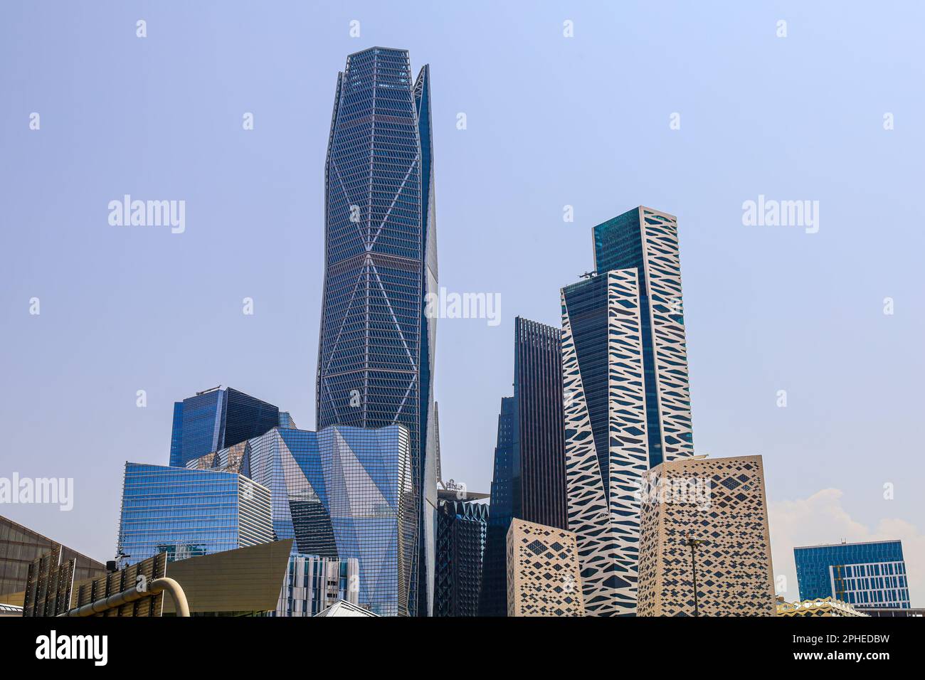Titre: Riyad, Arabie Saoudite - 11 2023 mars, quartier financier du roi Abdallah, tours d'affaires de la KAFD Banque D'Images