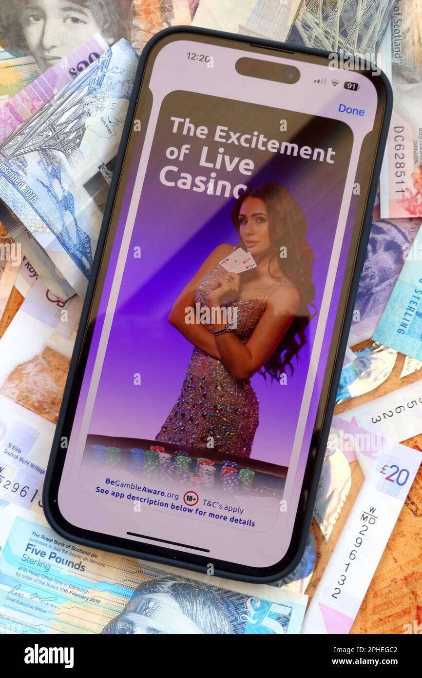 Animation de casino - Casino en ligne et smartphone, machines à sous et application de jeu avec des notes sterling écossaises, argent facilement perdu - BeGambleAware Banque D'Images