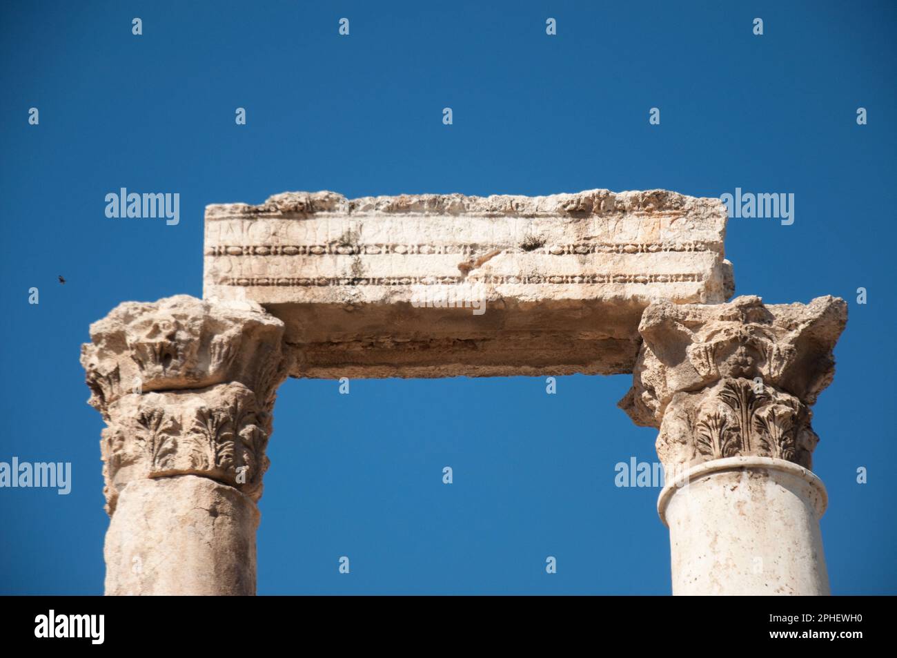 Colonnes, capitales et linteau, vestiges du Temple d'Hercules, la Citadelle, Amman, Jordanie Banque D'Images