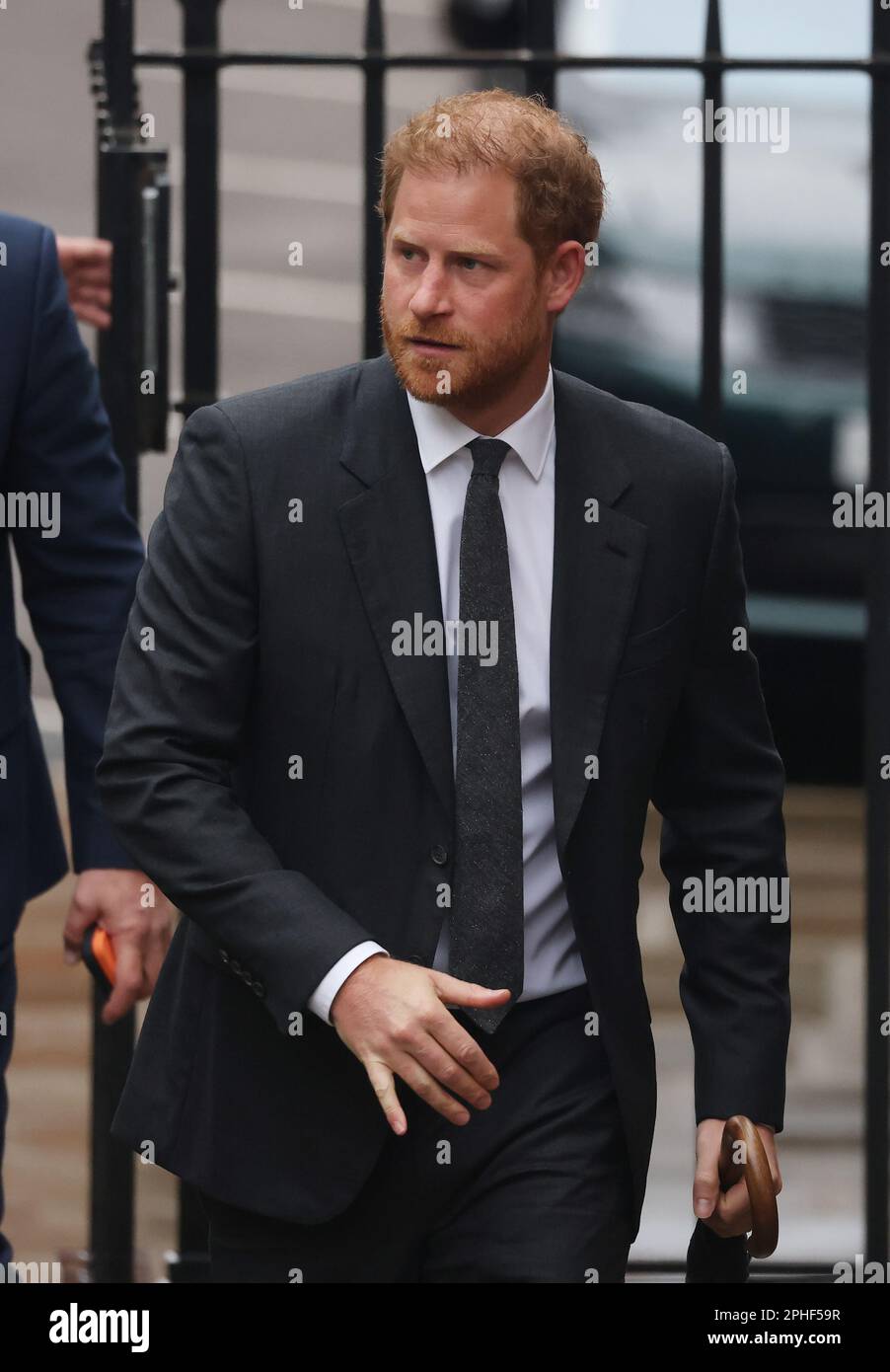 Londres, Royaume-Uni. 28th mars 2023. Le prince Harry arrive devant les cours royales de justice pour assister à une poursuite contre Associated Newspapers à Londres, mardi, 28 mars 2023. L'audience devrait durer quatre jours. Les autres requérants sont Hugh Grant, Elton John et Liz Hurley, etc Photo de Hugo Philpott/UPI crédit: UPI/Alay Live News Banque D'Images