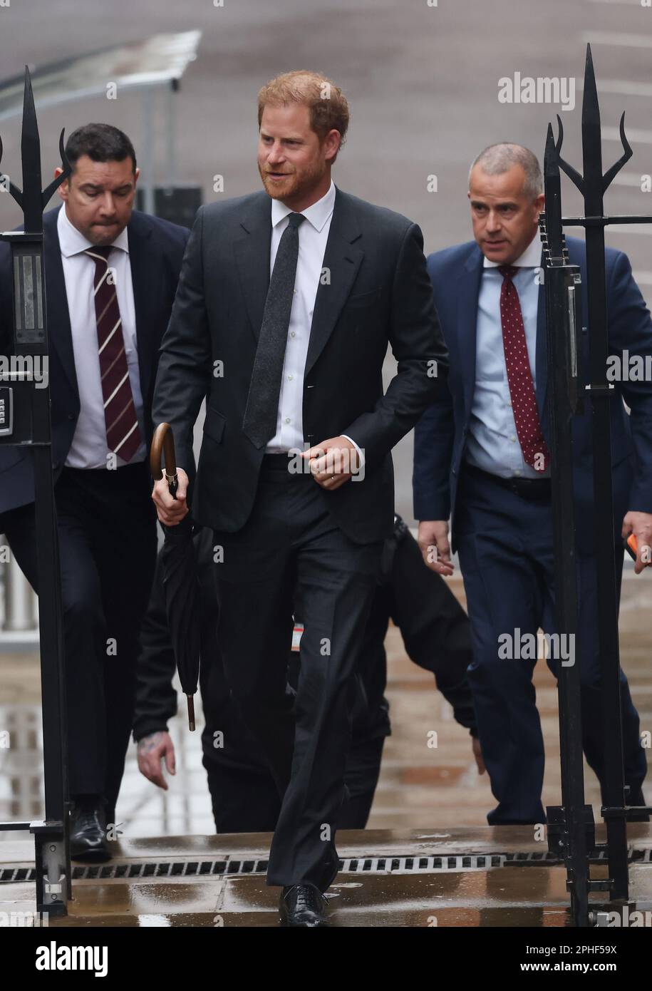 Londres, Royaume-Uni. 28th mars 2023. Le prince Harry arrive devant les cours royales de justice pour assister à une poursuite contre Associated Newspapers à Londres, mardi, 28 mars 2023. L'audience devrait durer quatre jours. Les autres requérants sont Hugh Grant, Elton John et Liz Hurley, etc Photo de Hugo Philpott/UPI crédit: UPI/Alay Live News Banque D'Images