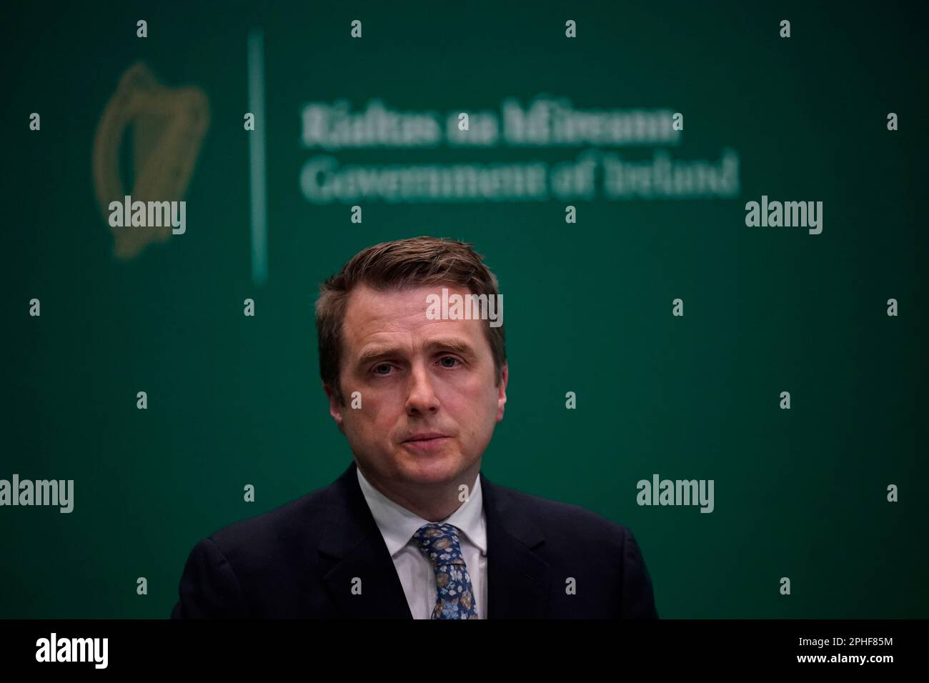 Le ministre d'État James Browne a annoncé la publication du projet de loi sur le régime général de la diffamation (Amendement), dans les bâtiments gouvernementaux de Dublin. Date de la photo: Mardi 28 mars 2023. Banque D'Images