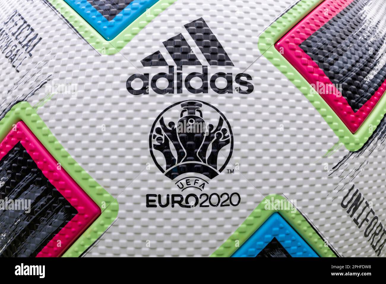 Une réplique géante Adidas Uniforia le ballon de match officiel de l'UEFA Euro  2020 - UEFA Euro 2020 vues générales, Londres, Royaume-Uni - 9th juillet  2021 Photo Stock - Alamy