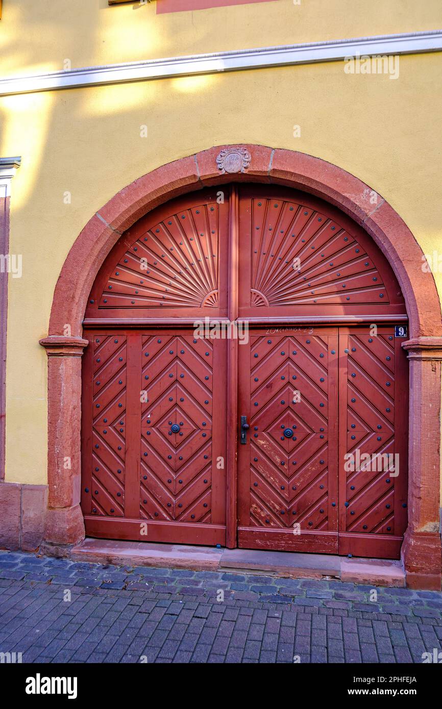 Porte de cour historique du bâtiment classé de Kutschergasse n° 9, vieille ville historique de Speyer, Rhénanie-Palatinat, Allemagne, Europe. Banque D'Images
