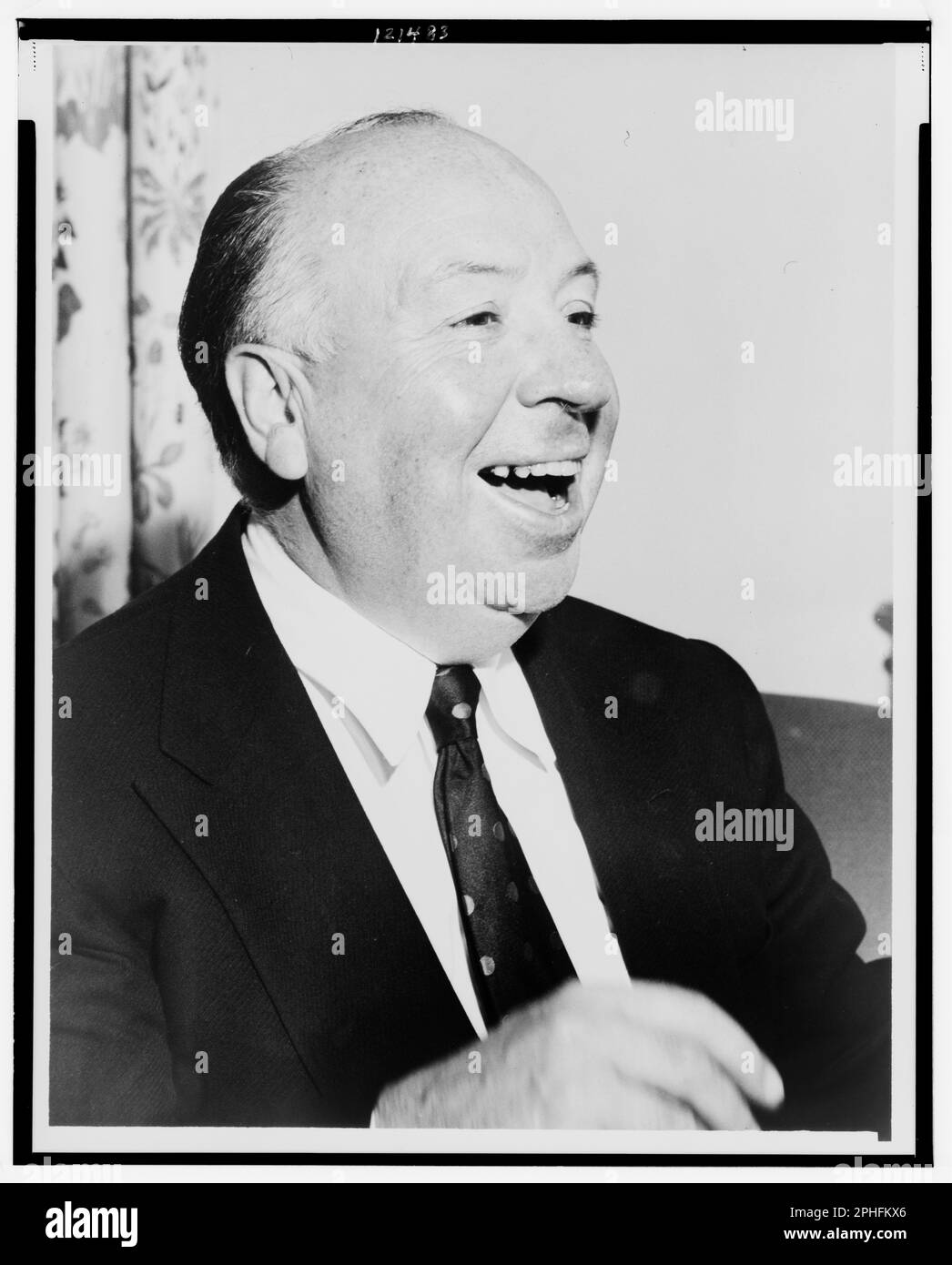 Gros plan du réalisateur britannique Alfred Hitchcock Smiling (1899-1980), New York, NY, 1956. (Photo de Fred Palumbo/New York World-Telegram et de la Sun Newspaper Photograph Collection Banque D'Images