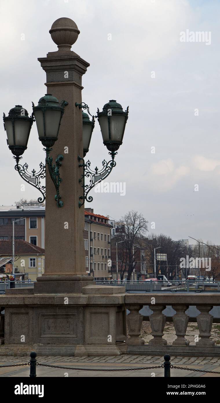 Partie du pont Lions avec inscription originale 1889 et lanternes, Sofia, Bulgarie Banque D'Images