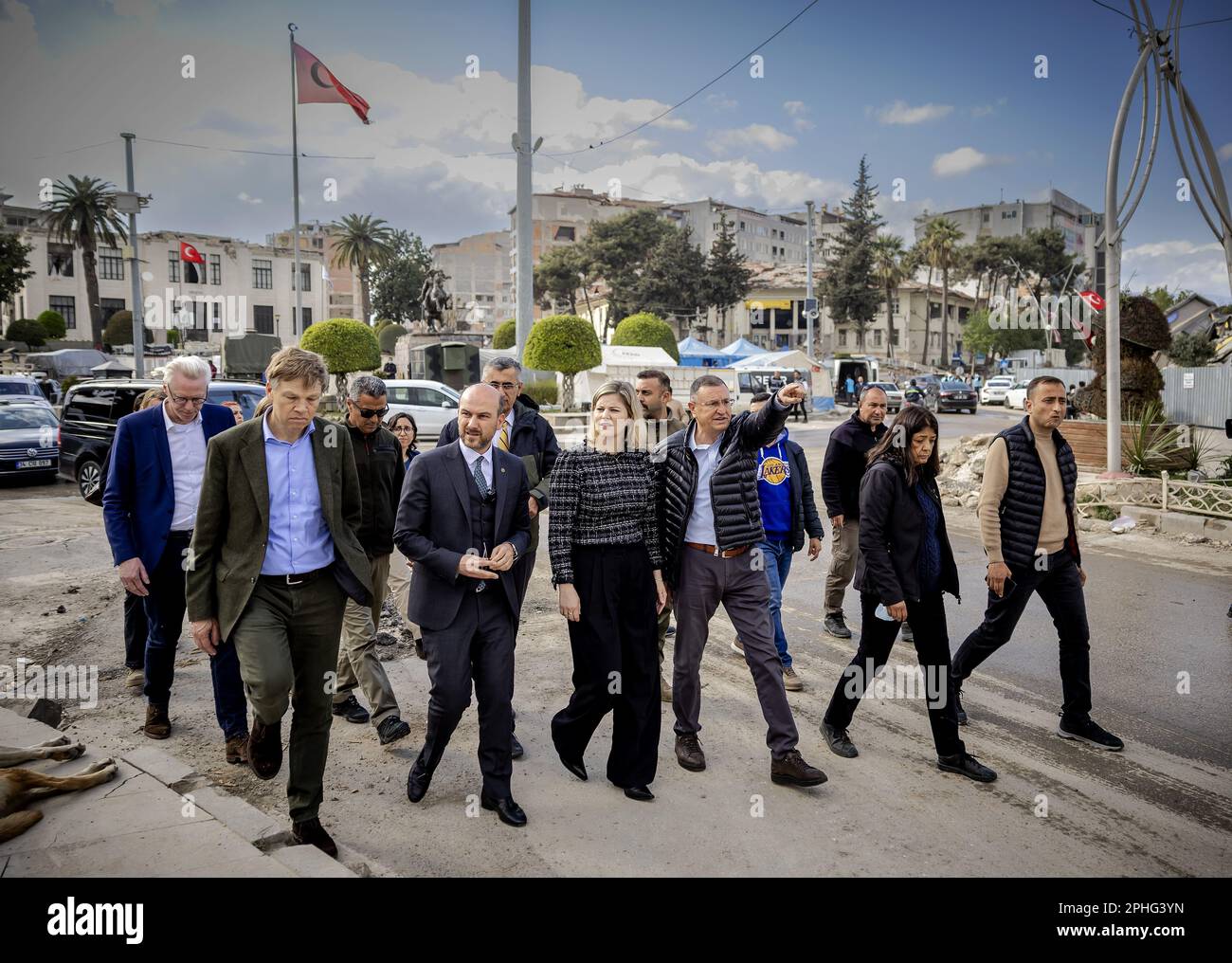 HATAY - liesje Schreineremacher, Ministre du commerce extérieur et de la coopération au développement, lors d'une visite de travail dans la zone du tremblement de terre en Turquie. La visite est consacrée à l'aide humanitaire et à l'aide à la reconstruction. ANP ROBIN VAN LONKHUIJSEN pays-bas sortie - belgique sortie Banque D'Images