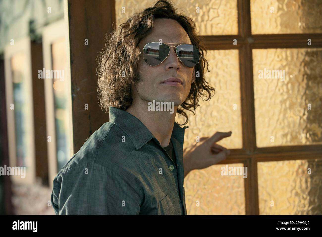 SAM CLAFLIN dans DAISY JONES & THE SIX (2023), dirigé par JAMES PONSOLDT et NZINGHA STEWART. Crédit : AMAZON STUDIOS / Album Banque D'Images