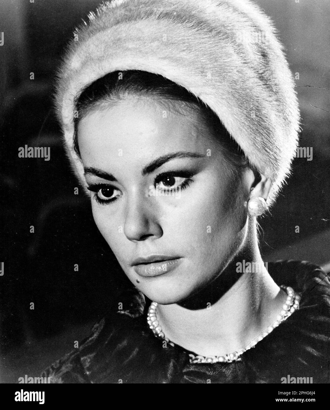 CLAUDINE AUGER dans N'IMPORTE QUI PEUT JOUER (1968) -titre original: LE DOLCI SIGNORE-, réalisé par LUIGI ZAMPA. Crédit: FILMS / Album DOCUMENTO Banque D'Images