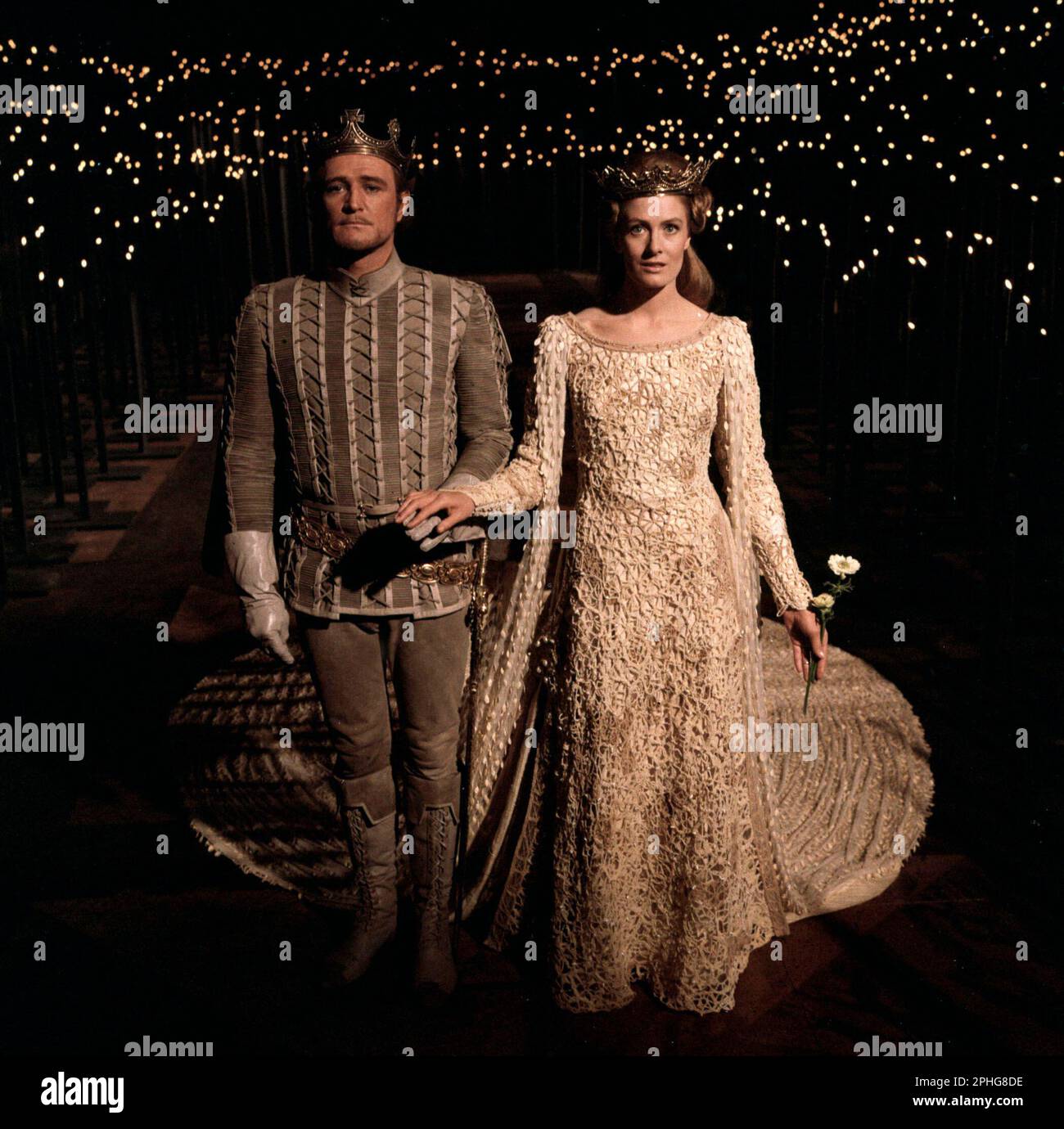 VANESSA REDGRAVE et RICHARD HARRIS à CAMELOT (1967), sous la direction de JOSHUA LOGAN. Crédit: WARNER BROTHERS / Album Banque D'Images VANESSA REDGRAVE et RICHARD HARRIS à CAMELOT (1967), sous la direction de JOSHUA LOGAN. Crédit: WARNER BROTHERS / Album Banque D'Images