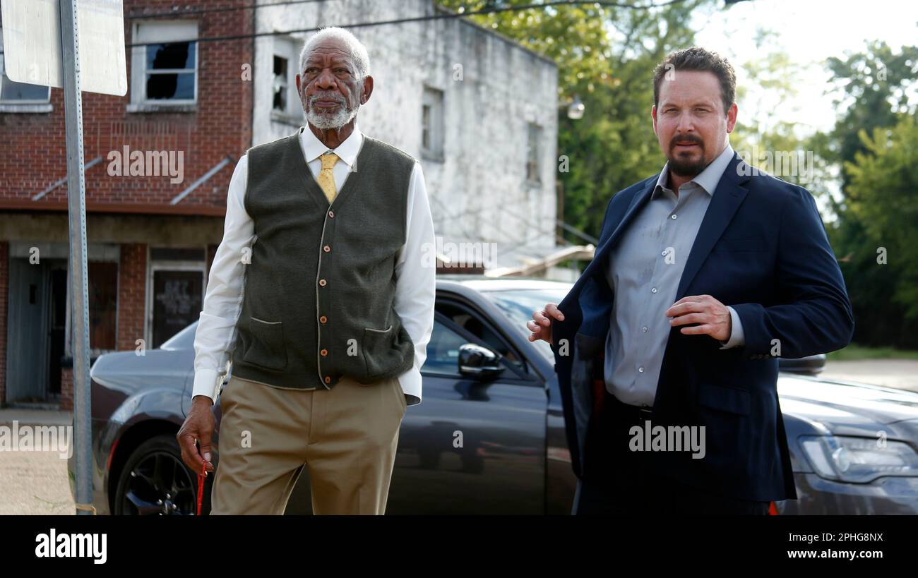 MORGAN FREEMAN et COLE HAUSER dans LE TUEUR RITUEL (2023), réalisé par GEORGE GALLO. Crédit: Iervolino & Lady Bacardi Entertainment / Album Banque D'Images