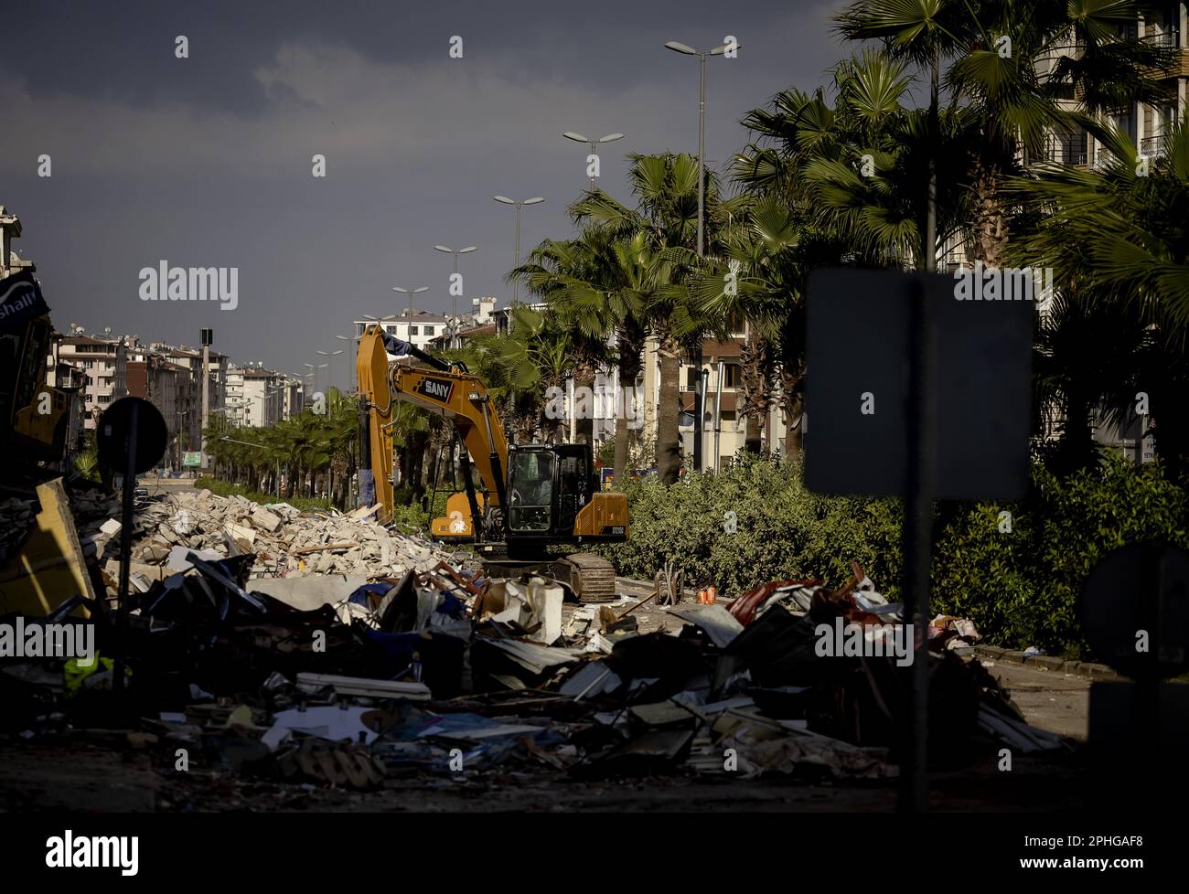 HATAY - dévastation constatée lors d'une visite de travail de liesje Schreineremacher, ministre du Commerce extérieur et de la coopération au développement, dans la zone du tremblement de terre en Turquie. La visite est consacrée à l'aide humanitaire et à l'aide à la reconstruction. ANP ROBIN VAN LONKHUIJSEN pays-bas sortie - belgique sortie Banque D'Images