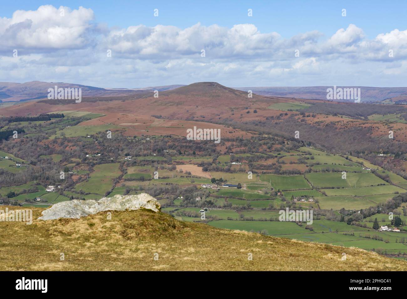 Le Sugarloaf, une montagne située au nord-ouest d'Abergavenny à Monbucshire, pays de Galles, Royaume-Uni Banque D'Images