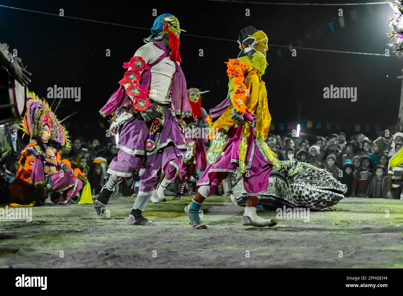 Purulia, Bengale-Occidental, Inde - 23rd décembre 2015 : danse Chau ou danse Chhou de Purulia. Patrimoine culturel immatériel de l'humanité de l'UNESCO. Banque D'Images