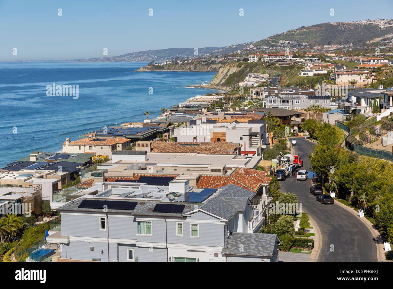 Nouvelles maisons de vacances de luxe sur la côte ouest dans une communauté fermée le long de la plage de Rarticles à Dana point, comté d'Orange, Californie du Sud. Banque D'Images