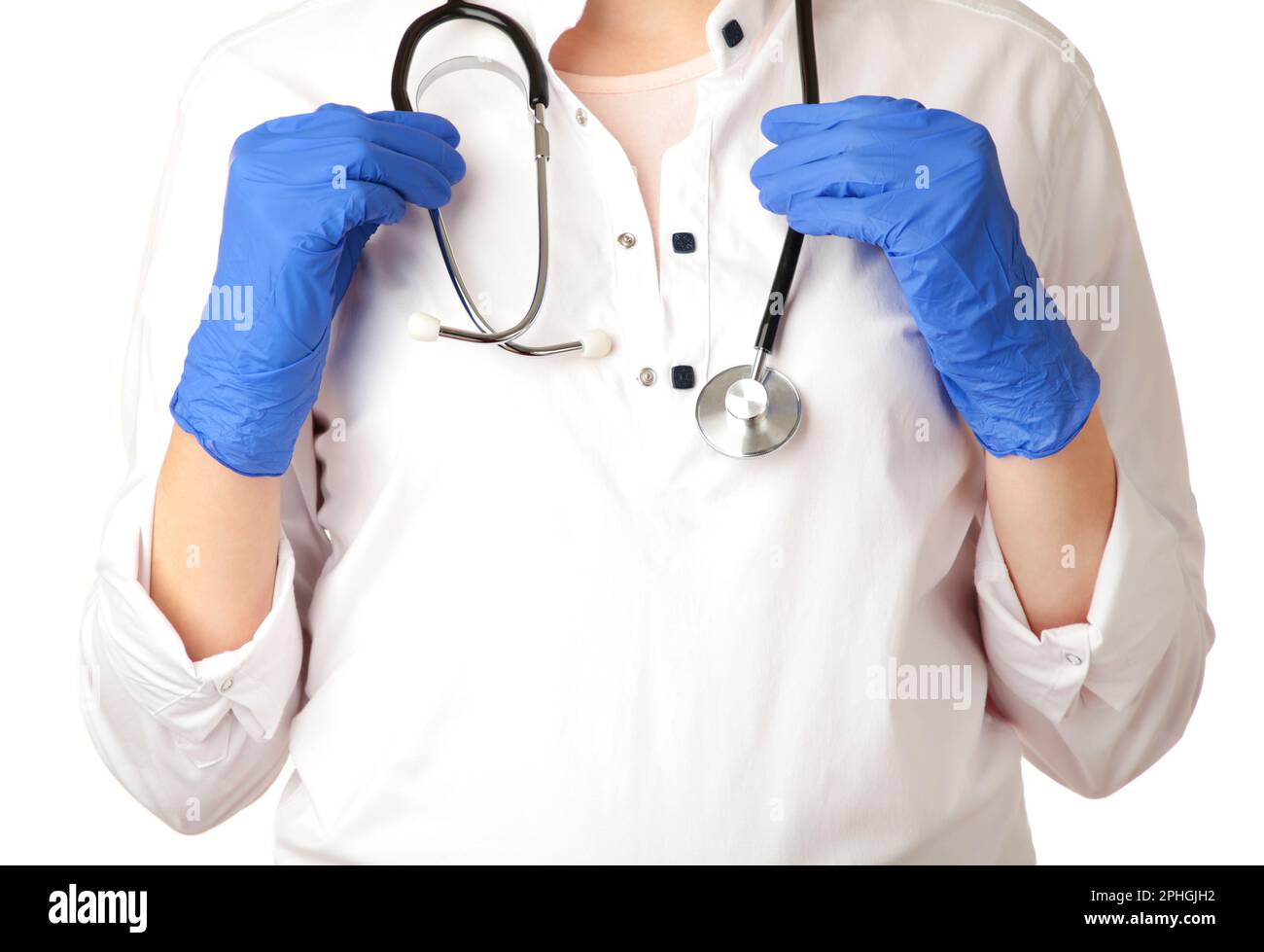 Médecin tenant le stéthoscope dans les mains isolées sur fond blanc. Vue de dessus Banque D'Images