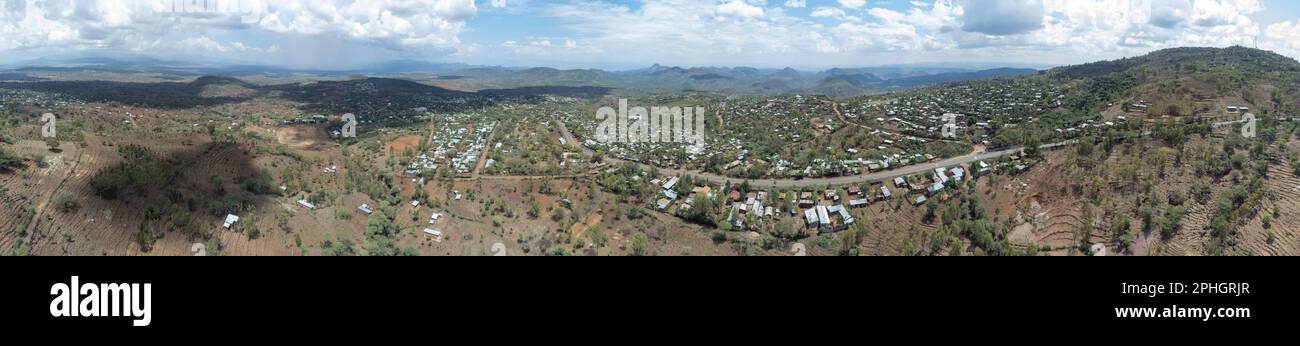 Vue aérienne à 180 degrés des champs en terrasse autour de Konso, en Éthiopie. Konso est un paysage culturel de l'UNESCO. Banque D'Images