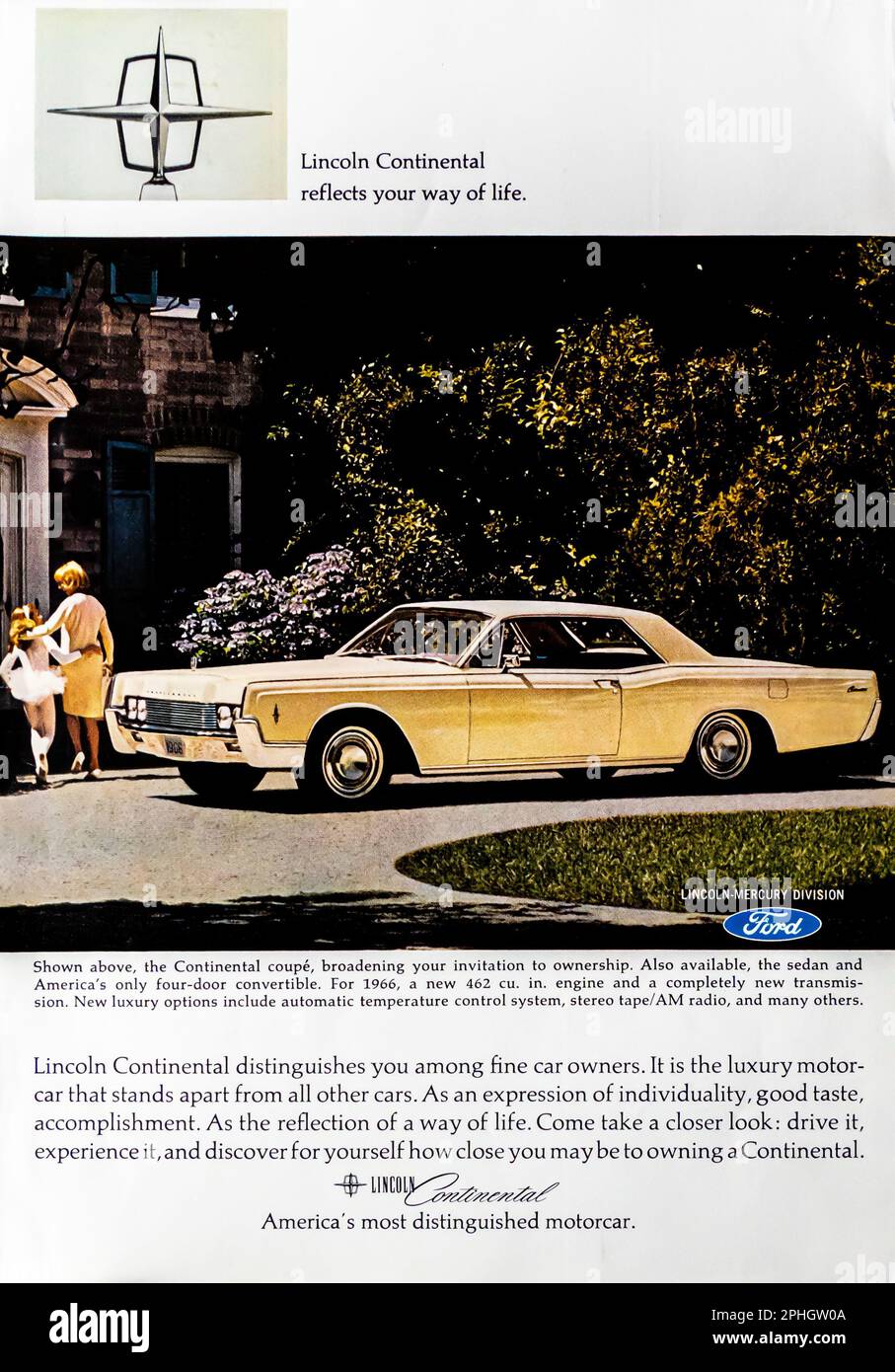 Publicité Lincoln Continental coupé 66 dans un magazine NatGeo, janvier 1966 Banque D'Images