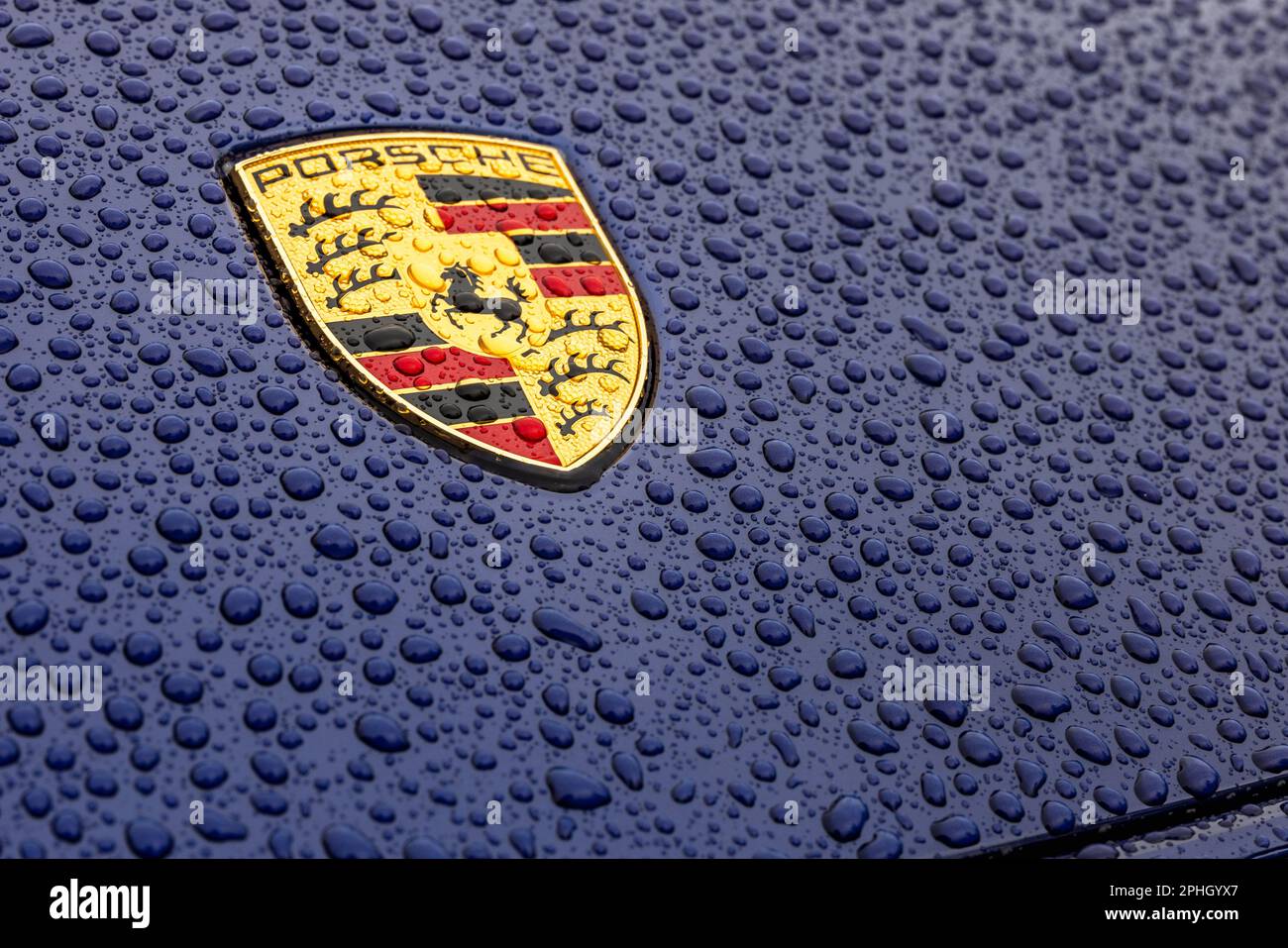 Badge de capot Porsche 718 Cayman GT4 Banque D'Images