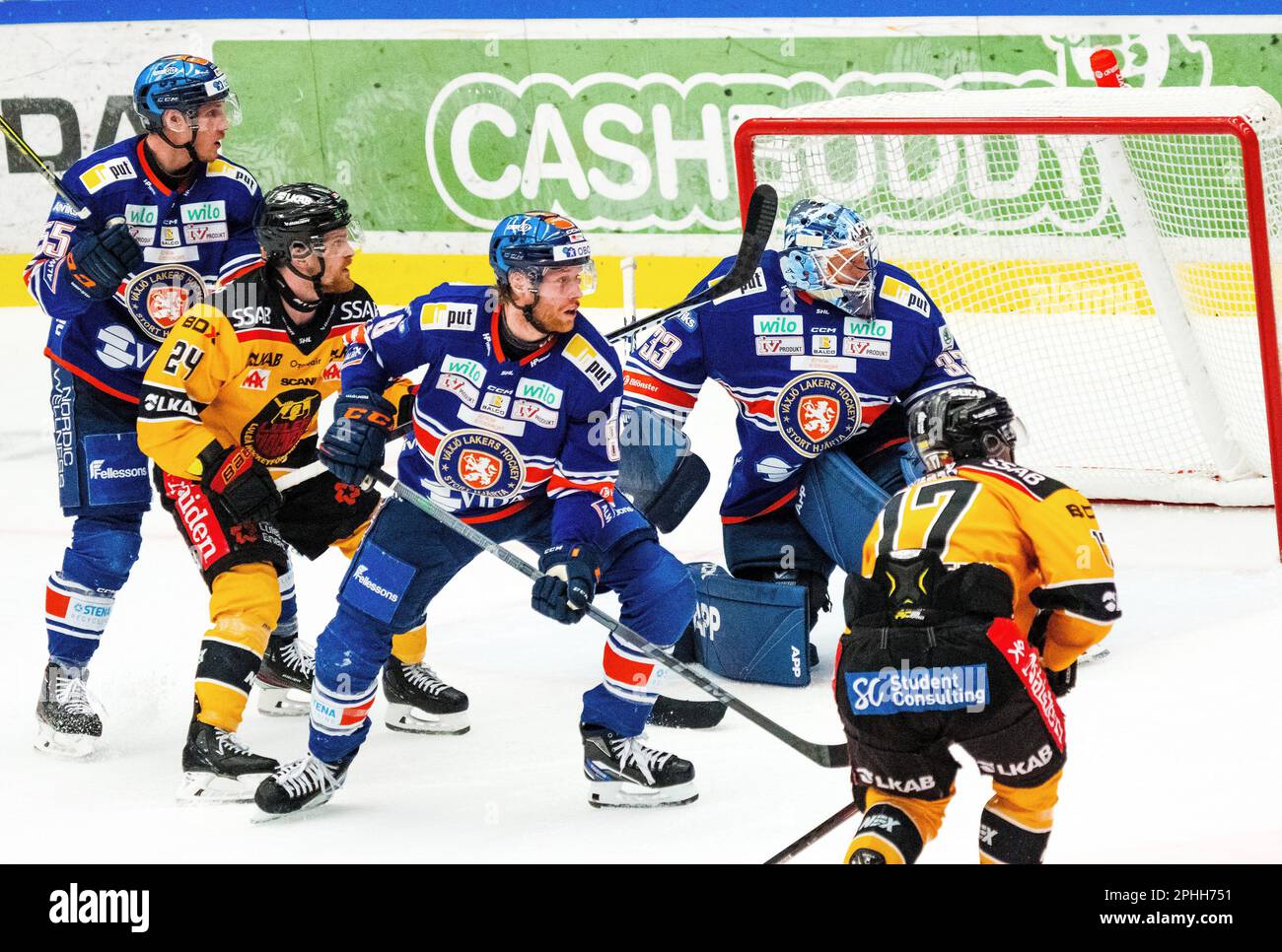 VŠxjš, Suède, 28 mars, 2023 quart de finale 7 VŠxjš Lakers - LuleŒ HF Vaxjo Lakers gagne de 2 à 1 et se qualifie ainsi pour la demi-finale. Credit: PEO Mšller/Alamy Live News Banque D'Images