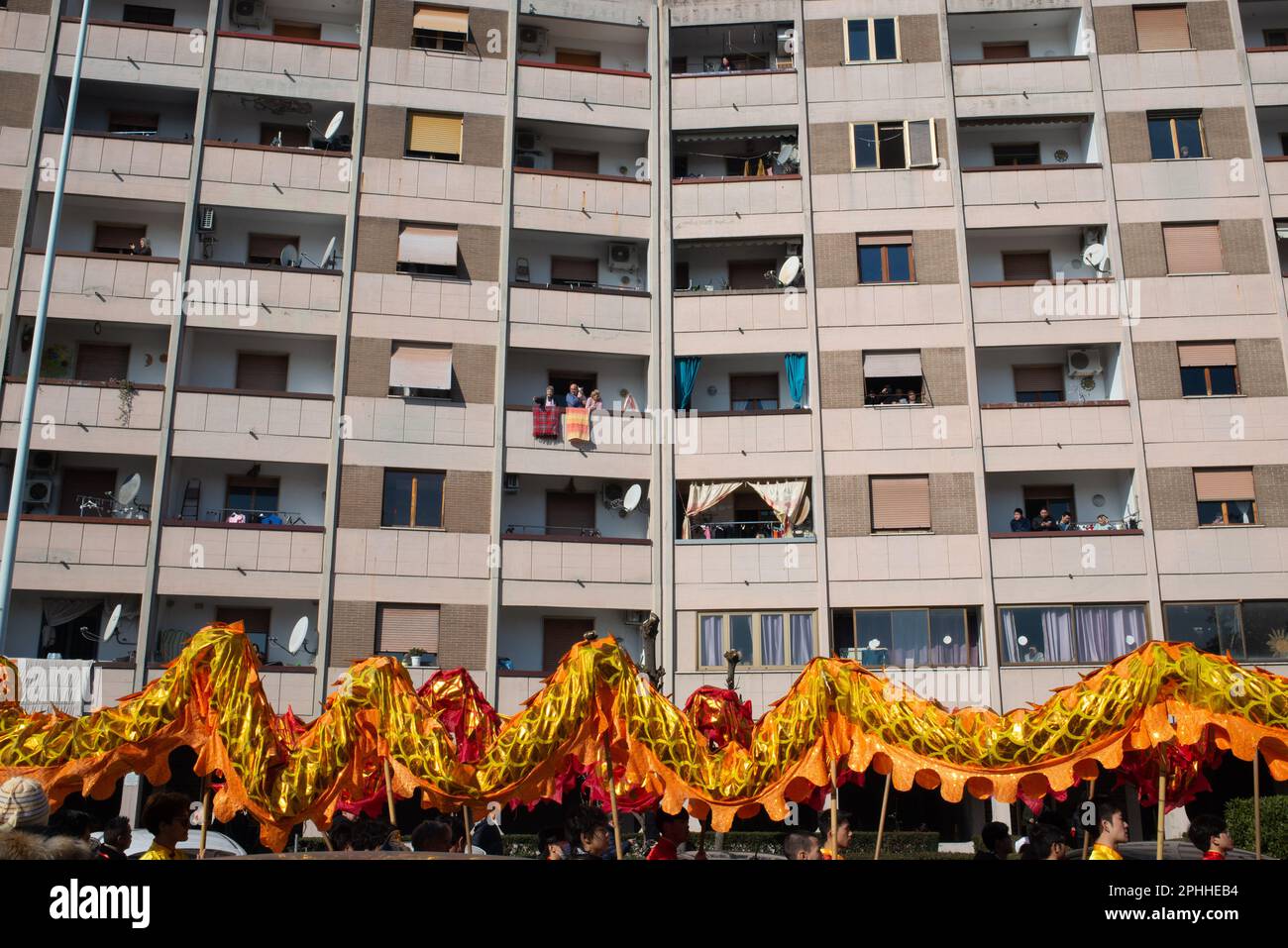 Célébrations du nouvel an chinois à Prato de l'une des plus grandes communautés chinoises d'Italie avec parade et spectacles pour l'année du lapin Banque D'Images