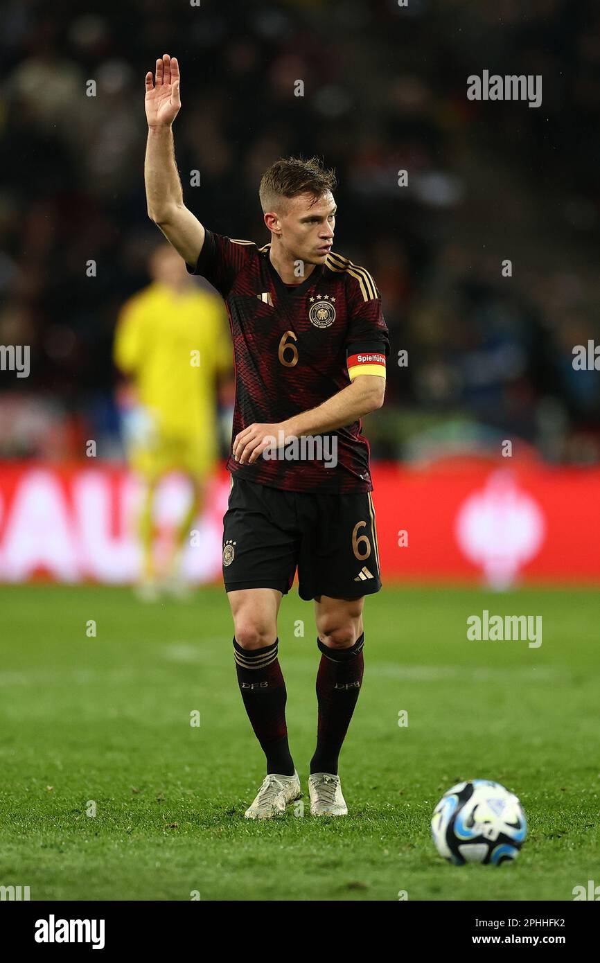 Cologne, Allemagne. 28th mars 2023. Football: International, Allemagne -  Belgique, RheinEnergieStadion. Joshua Kimmich, en Allemagne, est prêt à  prendre un coup de pied libre. Credit: Rolf Vennenbernd/dpa/Alay Live News  Photo Stock -