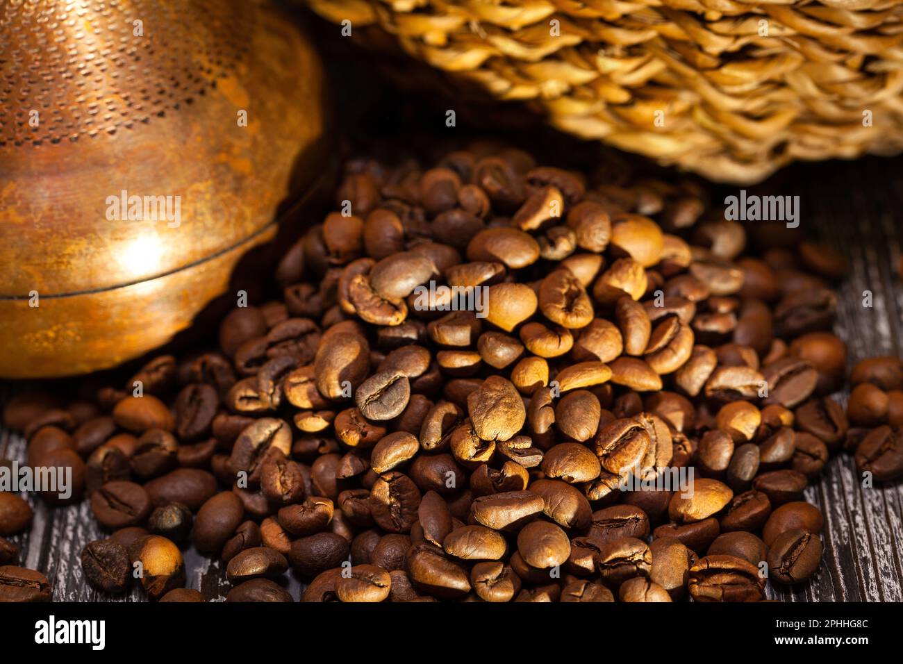 grains de café sur fond de bois Banque D'Images