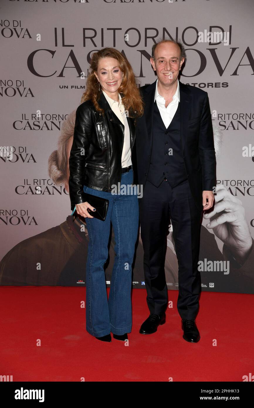 Milan, Italie. 28th mars 2023. Milan - première du film "le retour de Casanova" - Alessandro Besentini avec sa femme Giovanna Besentini crédit: Agence de photo indépendante/Alamy Live News Banque D'Images