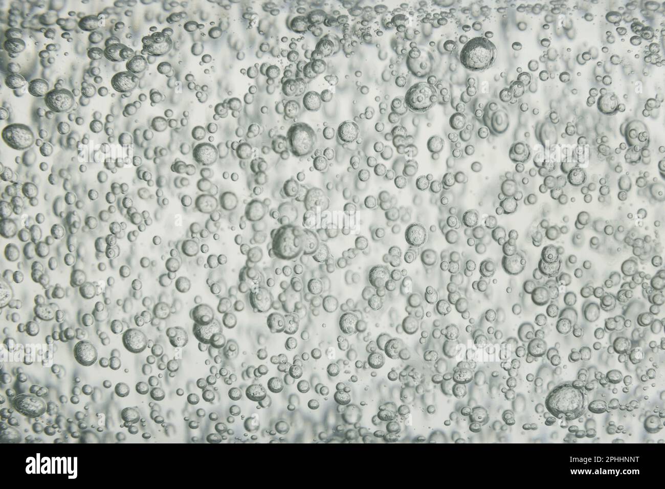 Gel d'acide hyaluronique. Photo macro. Bruit de fond avec bulles d'oxygène. Banque D'Images