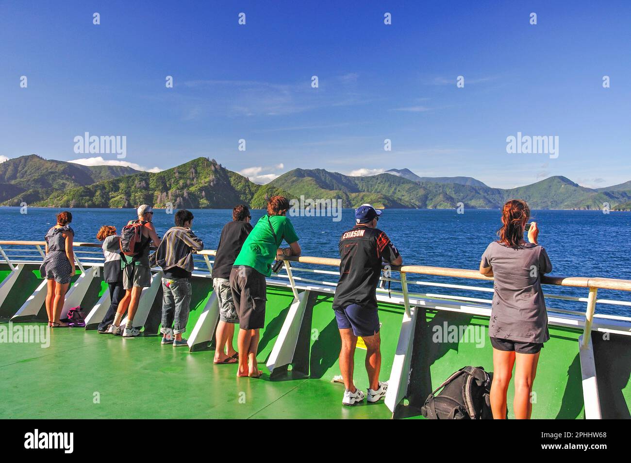 Vue sur détroit de Cook & Canal Tory de ferry Inter-Island, Marlborough Sounds, District de Marlborough, île du Sud, Nouvelle-Zélande Banque D'Images