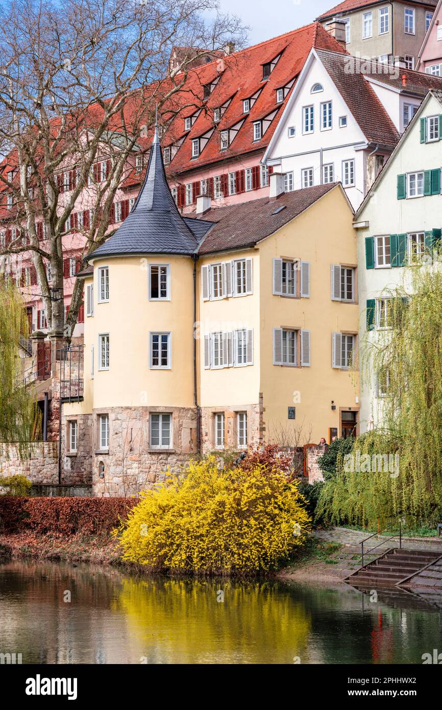 Tübingen Neckarfront avec Hölderlinturm Banque D'Images