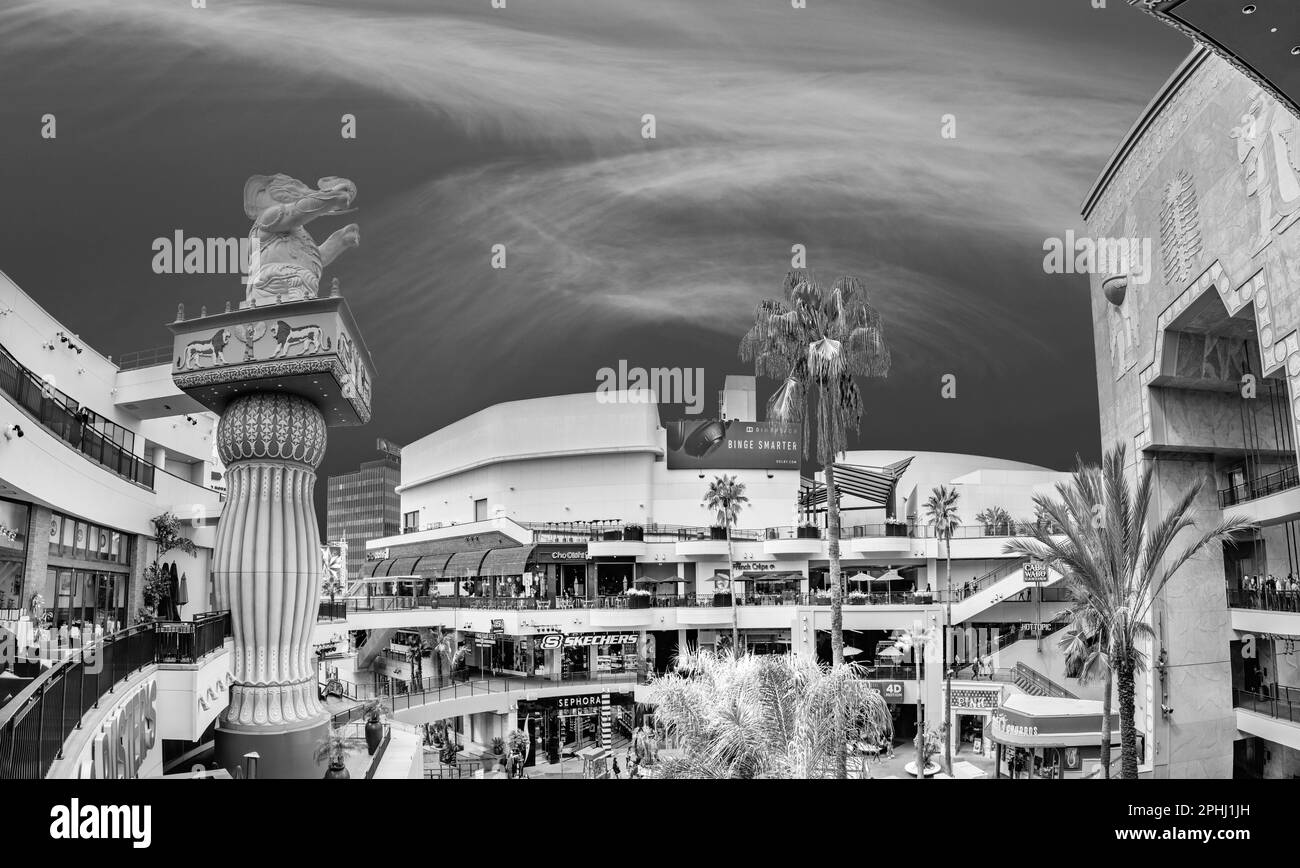 LOS ANGELES, USA - 5 MARS 2019 : complexe Hollywood and Highland avec magasins et restaurants et éléphants célèbres. Banque D'Images