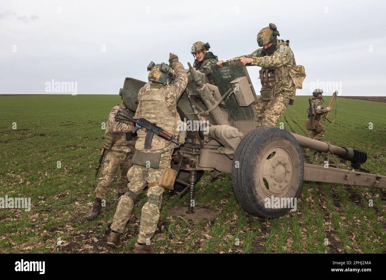 l-arm-e-ukrainienne-voit-le-mouvement-de-l-obusier-122mm-d-30-en
