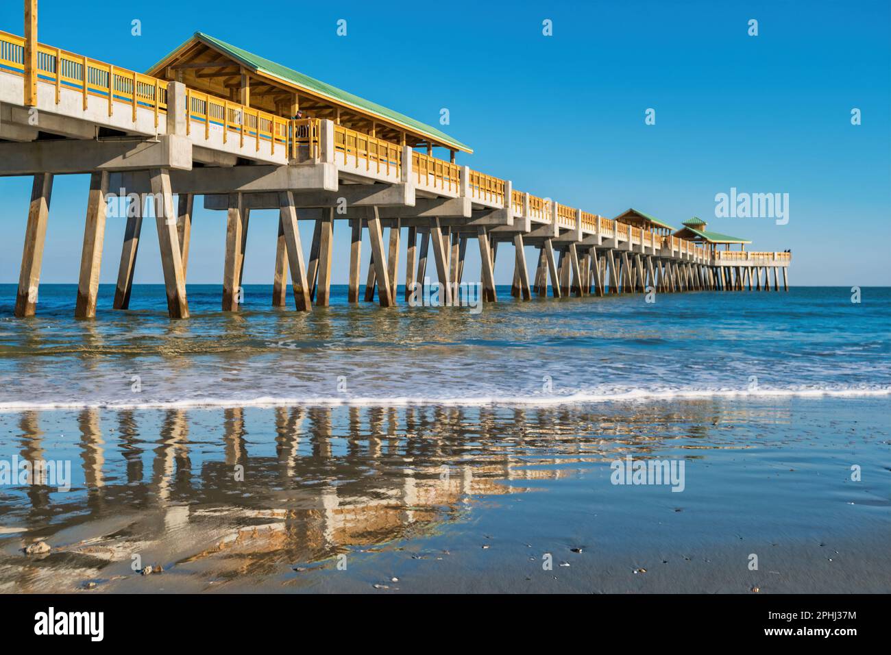 Folly Beach Pier près de Charleston, Caroline du Sud, États-Unis. Banque D'Images
